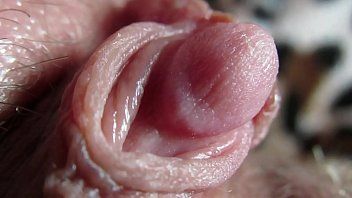 play Milf ci mostra dal vivo come strofina il tiglio e geme