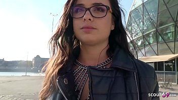 play Prostituata bruneta cu pierce la tate penetrata fix in cur