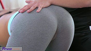 play La donna del fitness fa sesso orale come lo sa