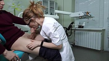 play Dentista face o partida de futai oral cu acest mascul hot