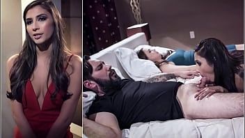 play A esta perra de tetas pequeñas le paga muy bien para hacer xxx con un macho