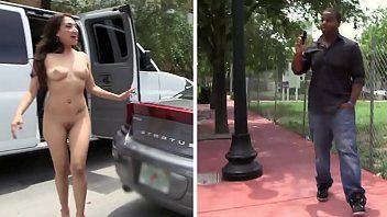 play Sexo anal duro en limusina con una americana con mucho dinero