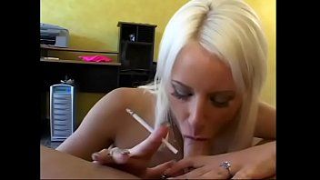 play The blonde who smokes in front of the webcam a cigarette with a pussy vibrator