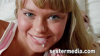 play Jolie petite fille baisée durement dans le cul