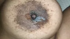 play Indiase vrouw ochtendhandjob en creampie