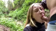 Gata loira ganha um gozado ao ar livre