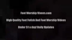 play Adoración de los pies lésbicos y bdsm femdom diversión