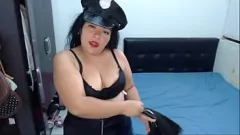 play Chubby Latina La policier