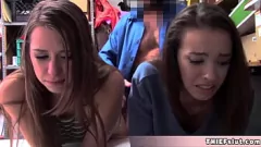 play Ladri per adolescenti brunetta catturati dalla telecamera: un CCFP a trio pieno di vapore