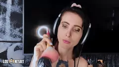 play Sissy alemão ASMR: Lou Nesbit & Lia Louise em Dominating Femme Fatale Encounter