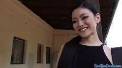 play Azjatycka laska zostaje publicznie pieprzona za gotówkę w scenie POV
