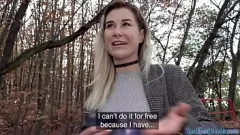 play Una splendida bionda europea viene rimorchiata per un pompino selvaggio e una scopata appassionata in pubblico